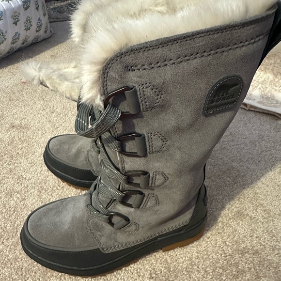 Gray Fur-Lined Women's Boots - Picture 5 of 6